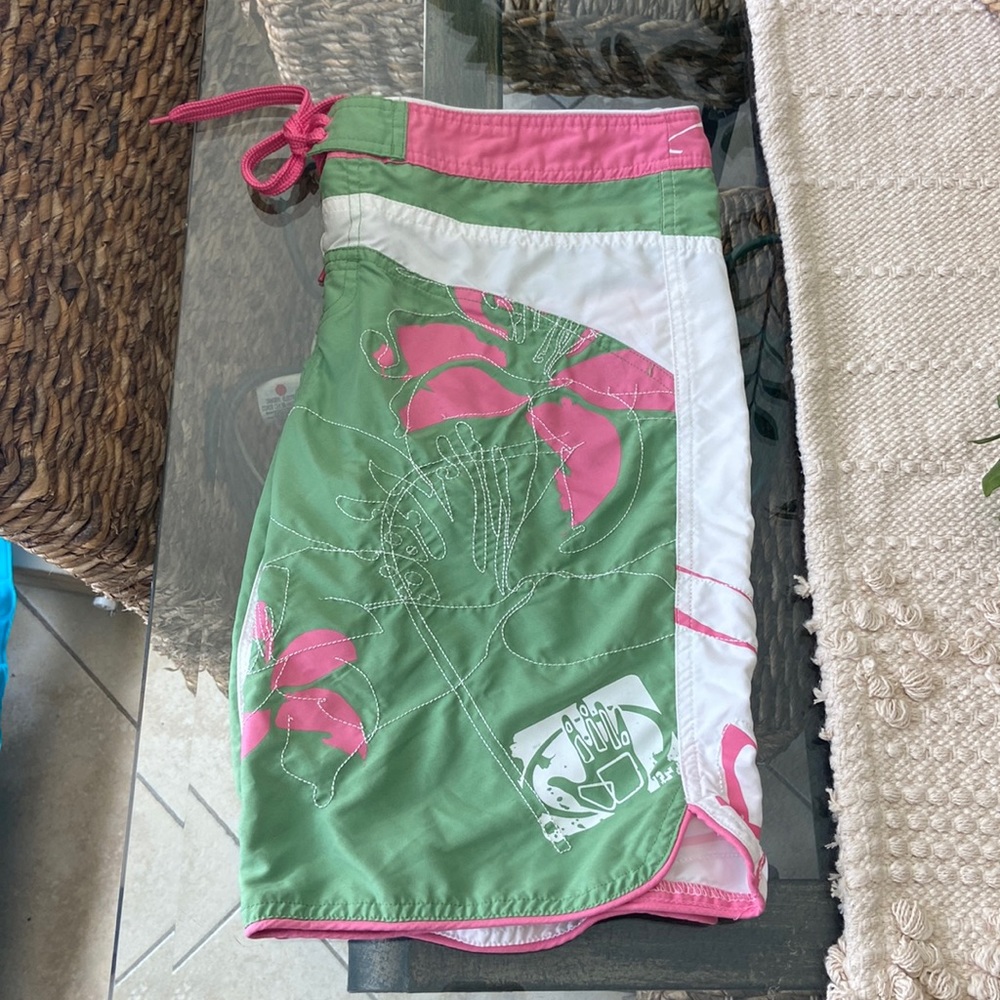 Small/petite body glove board shorts